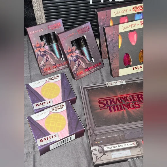 STRANGER THINGS COLOURPOP COLLECTION - Picture 3 of 11